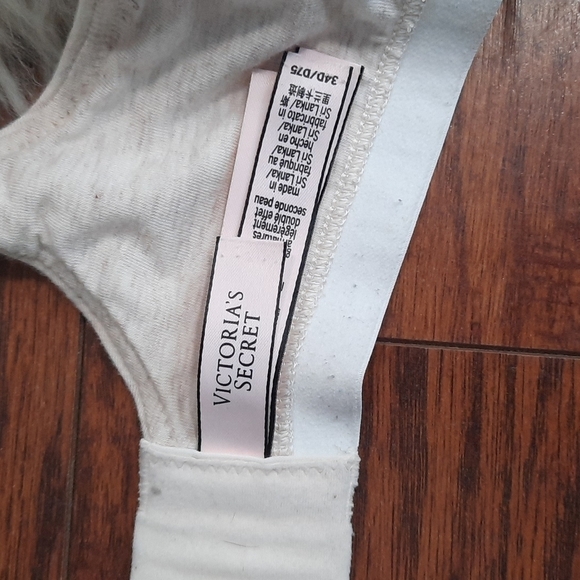 Victoria's Secret Soft Padded Cup Bra - Picture 4 of 7